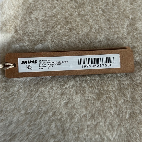 Skims Body Hip Enhancing Padded-Short Onyx - Picture 10 of 12